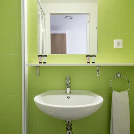 Residencia Universitaria Resa Manuel Agud Querol * San Sebastián