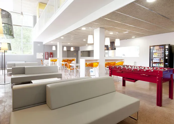 Residencia Universitaria Resa Manuel Agud Querol * San Sebastian