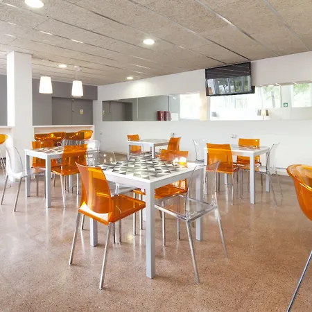Residencia Universitaria Resa Manuel Agud Querol Appartamento *