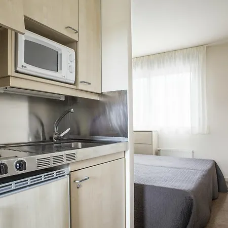 Residencia Universitaria Resa Manuel Agud Querol Apartment San Sebastián