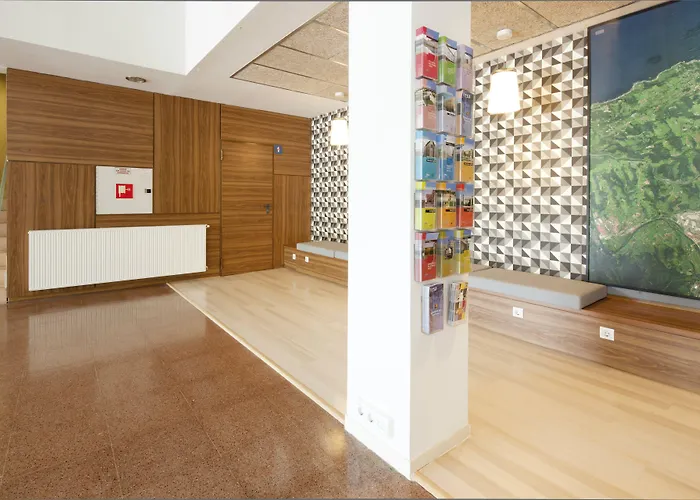 Residencia Universitaria Resa Manuel Agud Querol *